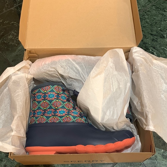 NWT Sperry Saltwater textile navy duck boots with coral bottoms - Picture 6 of 7